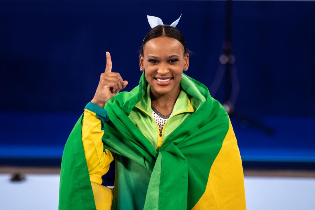 Foto 6 de 7 — Rebeca Andrade conquista ouro inédito para o Brasil no salto