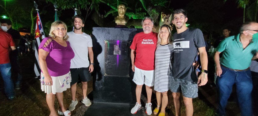Foto 2 de 49 — Primeira noite do Esperança Luz encanta multidão em Boa Esperança