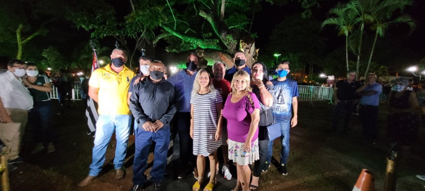 Foto 8 de 49 — Primeira noite do Esperança Luz encanta multidão em Boa Esperança