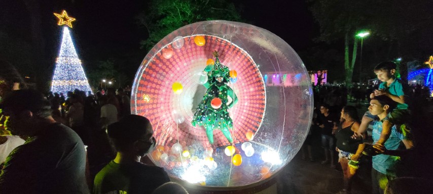 Foto 13 de 49 — Primeira noite do Esperança Luz encanta multidão em Boa Esperança
