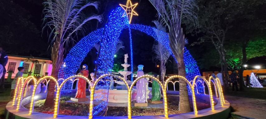 Foto 17 de 49 — Primeira noite do Esperança Luz encanta multidão em Boa Esperança