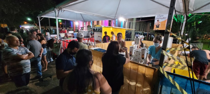 Foto 23 de 49 — Primeira noite do Esperança Luz encanta multidão em Boa Esperança