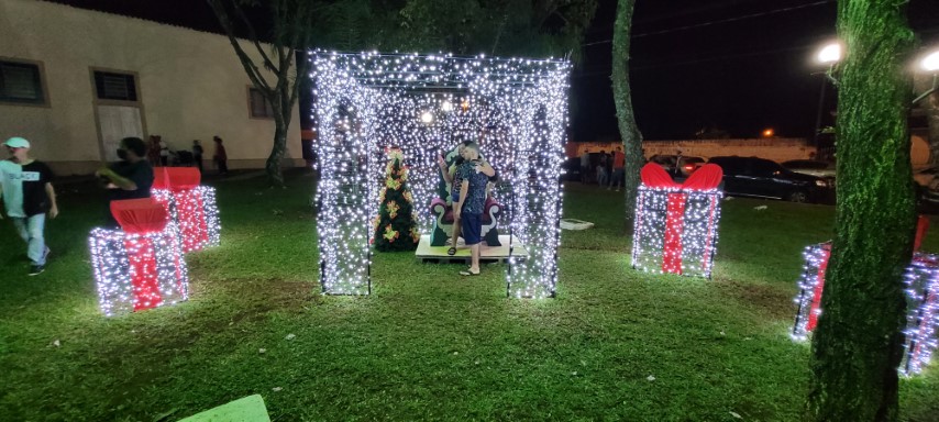 Foto 25 de 49 — Primeira noite do Esperança Luz encanta multidão em Boa Esperança
