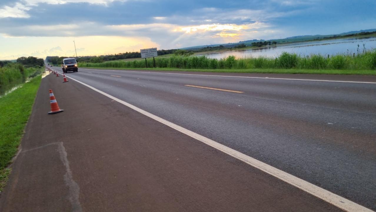 Foto 1 de 22 — SP-255 entre Araraquara e Boa Esperança segue interditada