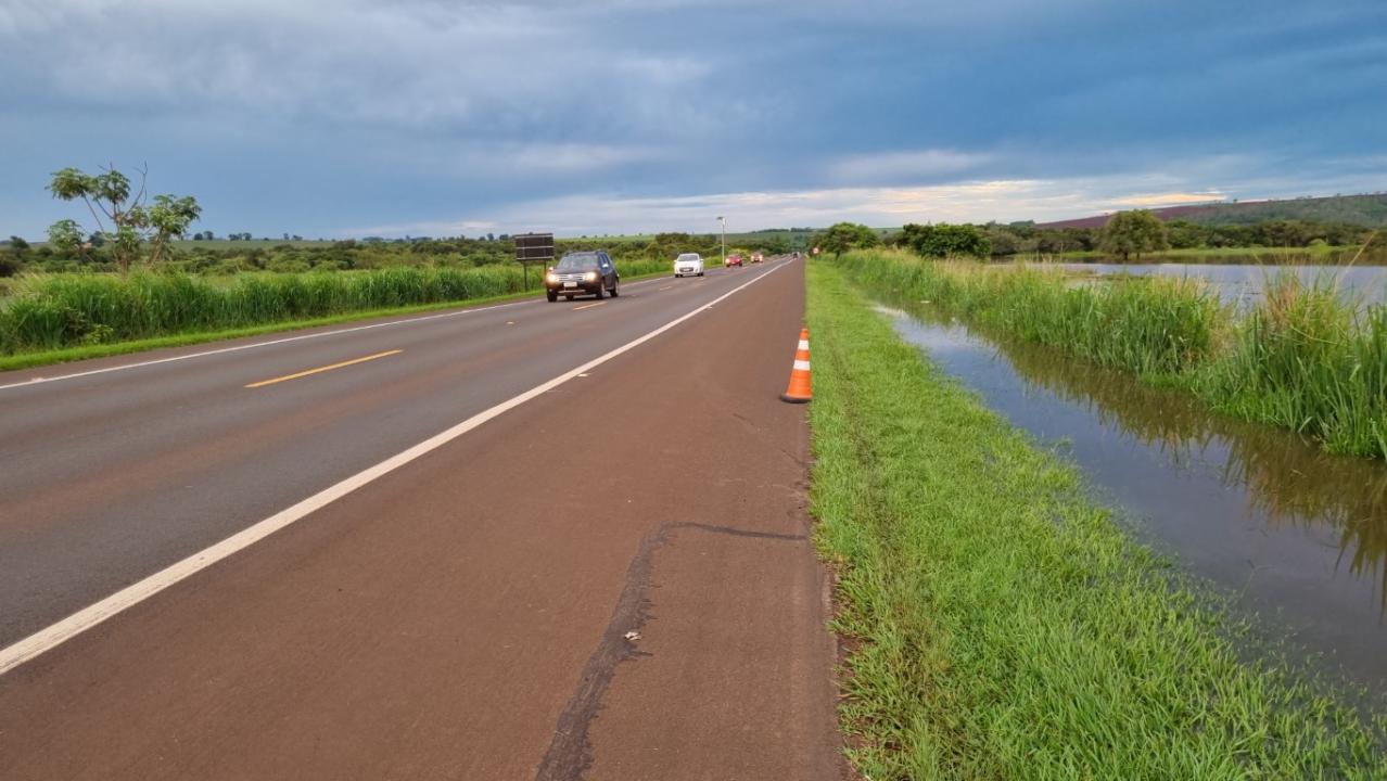 Foto 5 de 22 — SP-255 entre Araraquara e Boa Esperança segue interditada