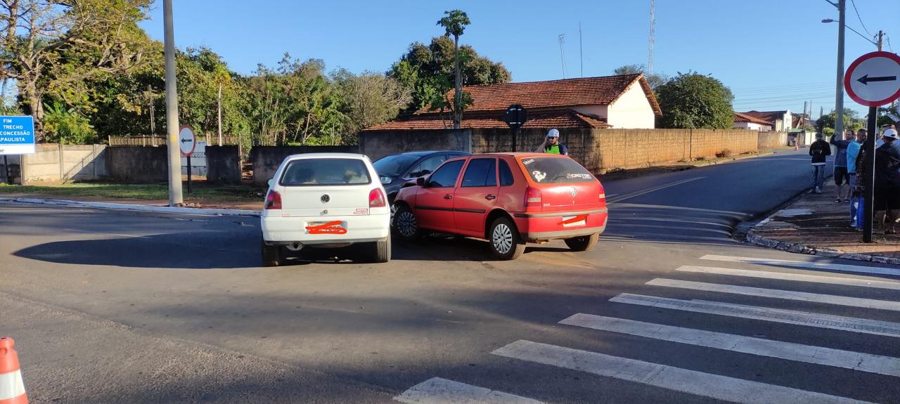 Foto 1 de 4 — Acidente com três carros deixa criança ferida em Boa Esperança do Sul