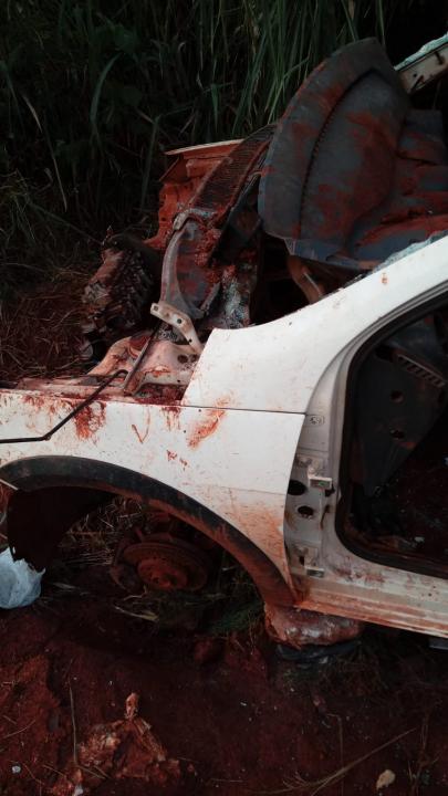 Foto 3 de 6 — Após furto, viatura de Santa Lúcia é encontrada sem as rodas e motor; 'totalmente depenada'