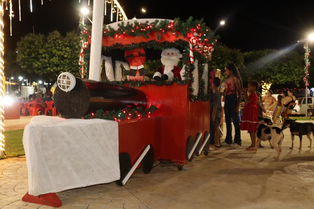 Foto 4 de 8 — Menor cidade da região de Araraquara, Trabiju acende as luzes de Natal e vira destino para passeios em família