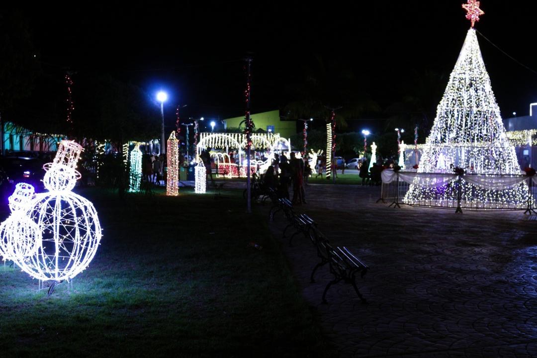 Foto 3 de 8 — Menor cidade da região de Araraquara, Trabiju acende as luzes de Natal e vira destino para passeios em família