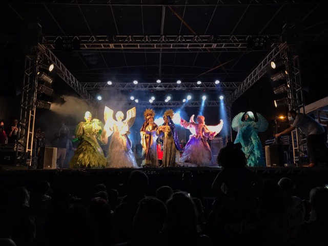 Foto 38 de 49 — Primeira noite do Esperança Luz encanta multidão em Boa Esperança