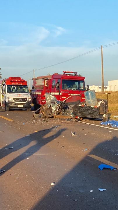 Foto 5 de 11 — Três pessoas morrem em gravíssimo acidente na manhã deste domingo
