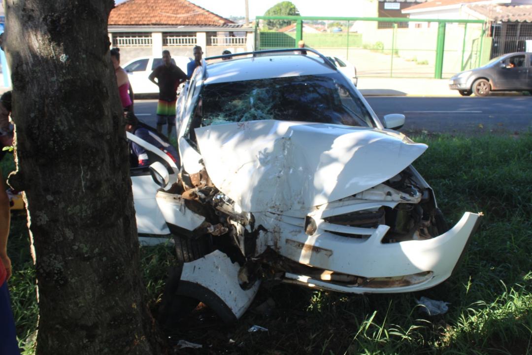 Foto 1 de 6 — Acidente deixa casal gravemente ferido