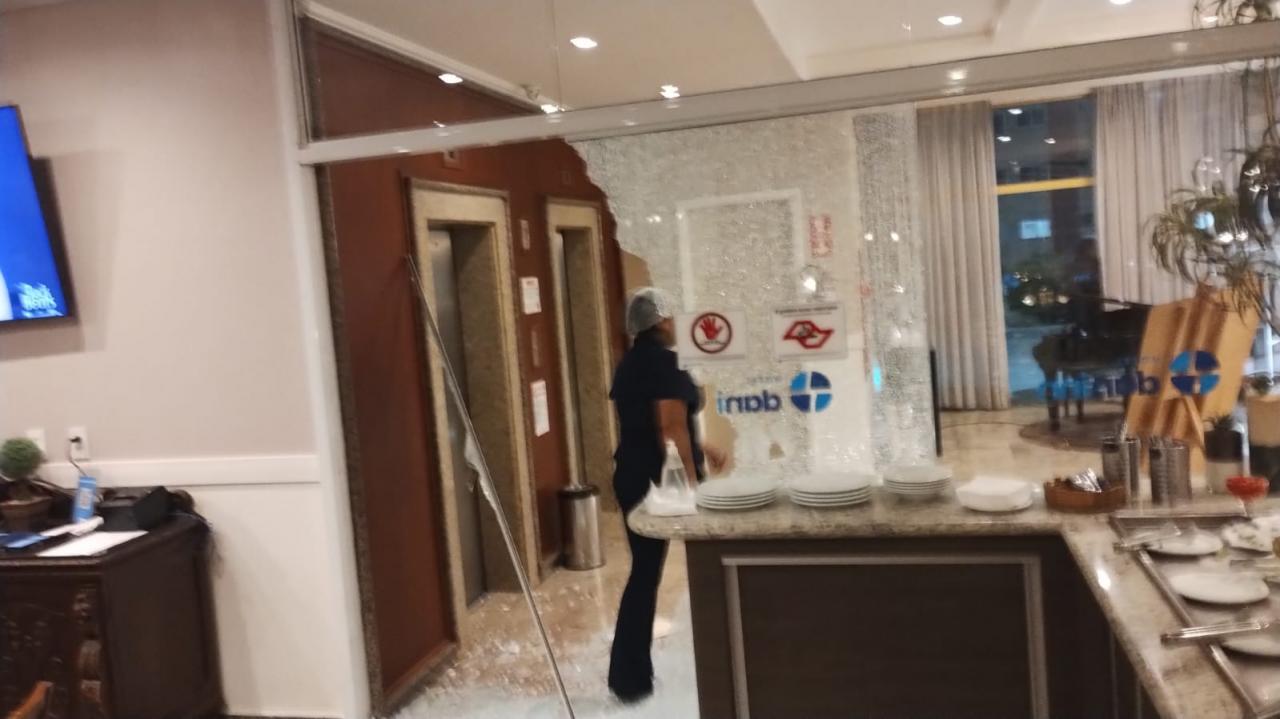Foto 10 de 10 — Tiros em hotel de Araraquara: vídeo mostra autor, estragos e o que se sabe do caso