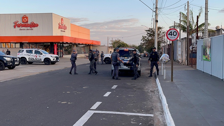 Foto 2 de 8 — Explosivo potente e carro identificado: o que se sabe sobre crime em supermercado de Araraquara