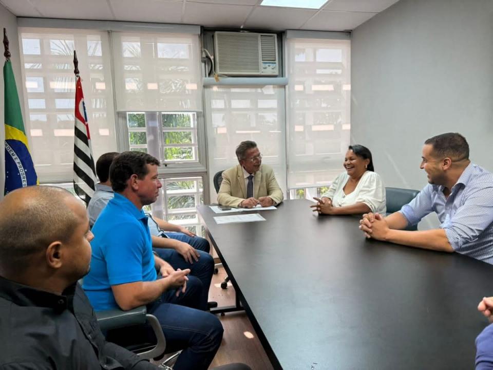 Foto 10 de 20 — Trabiju leva demandas ao deputado Carlão Pignatari na Alesp