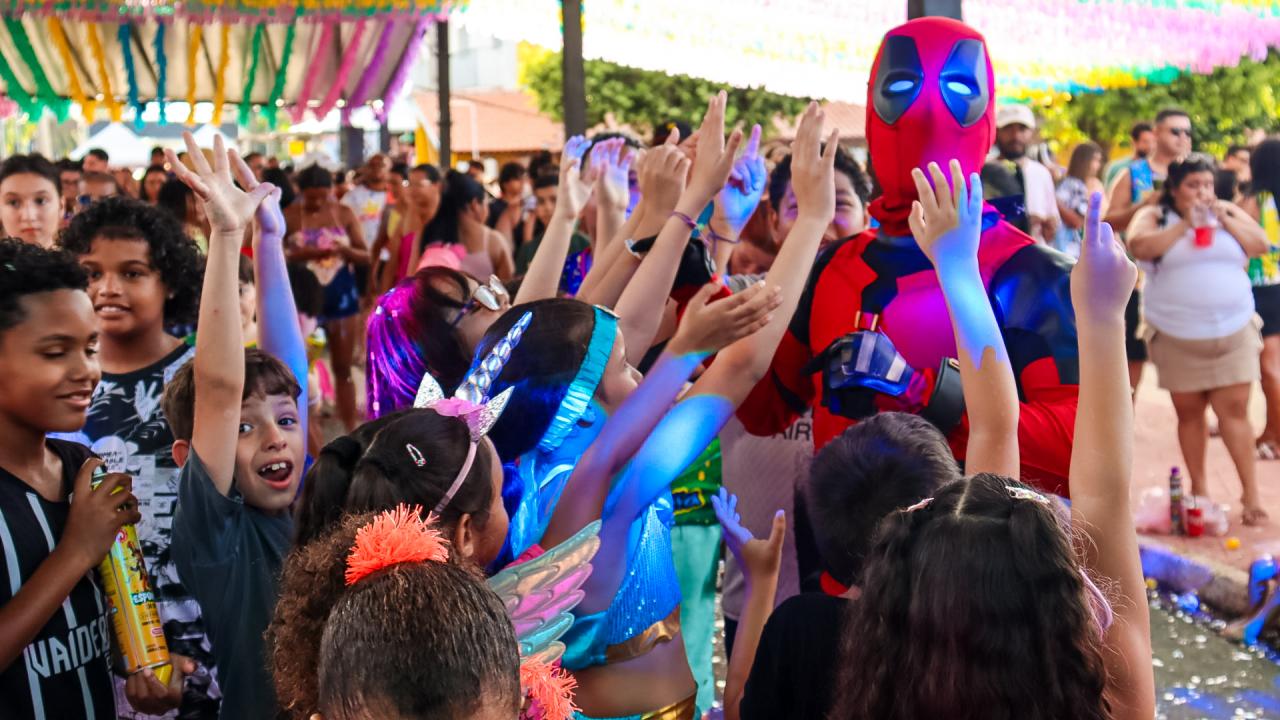 Foto 36 de 60 — Matinê Infantil e Banda Obahia agitam domingo de Carnaval em Trabiju; veja fotos