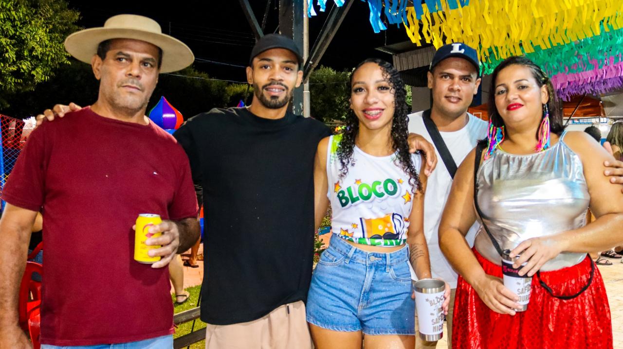 Foto 88 de 156 — Unidos do Centenário e Homem de Lata fazem festa em Trabiju; veja fotos