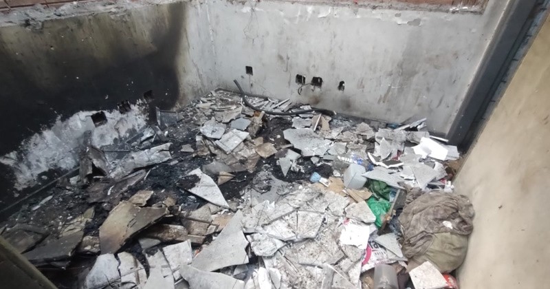 Foto 5 de 5 — Posto de combustíveis desativado tem lixo, entulho e mato alto na Vila Xavier